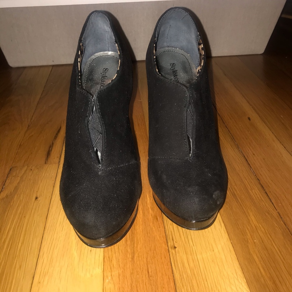 Black Closed Toe Heels